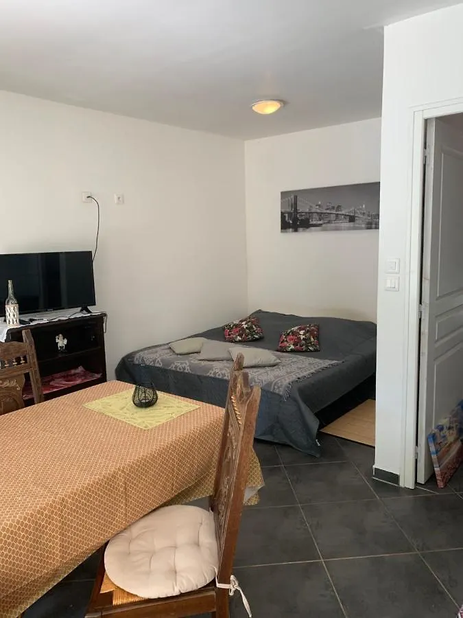 Tréguier Appart Etage Pesked Ru דירה